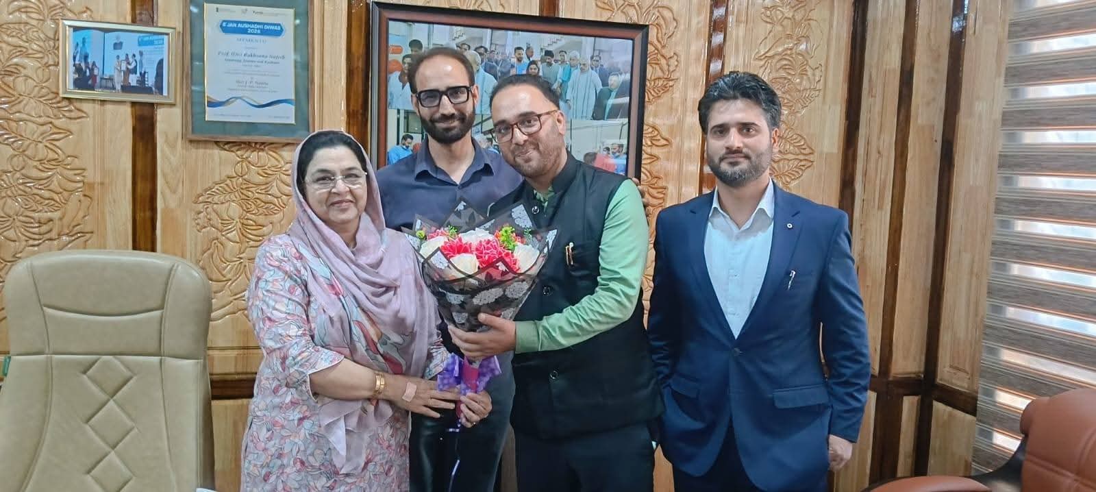 GMC Anantnag Bids Warm Farewell to Outgoing CAO Mohd Ayub Lone, Welcomes Dr. Javid Maqbool Khanday as New CAO and Muqbil Lateef Hussain as Administrative Officer
