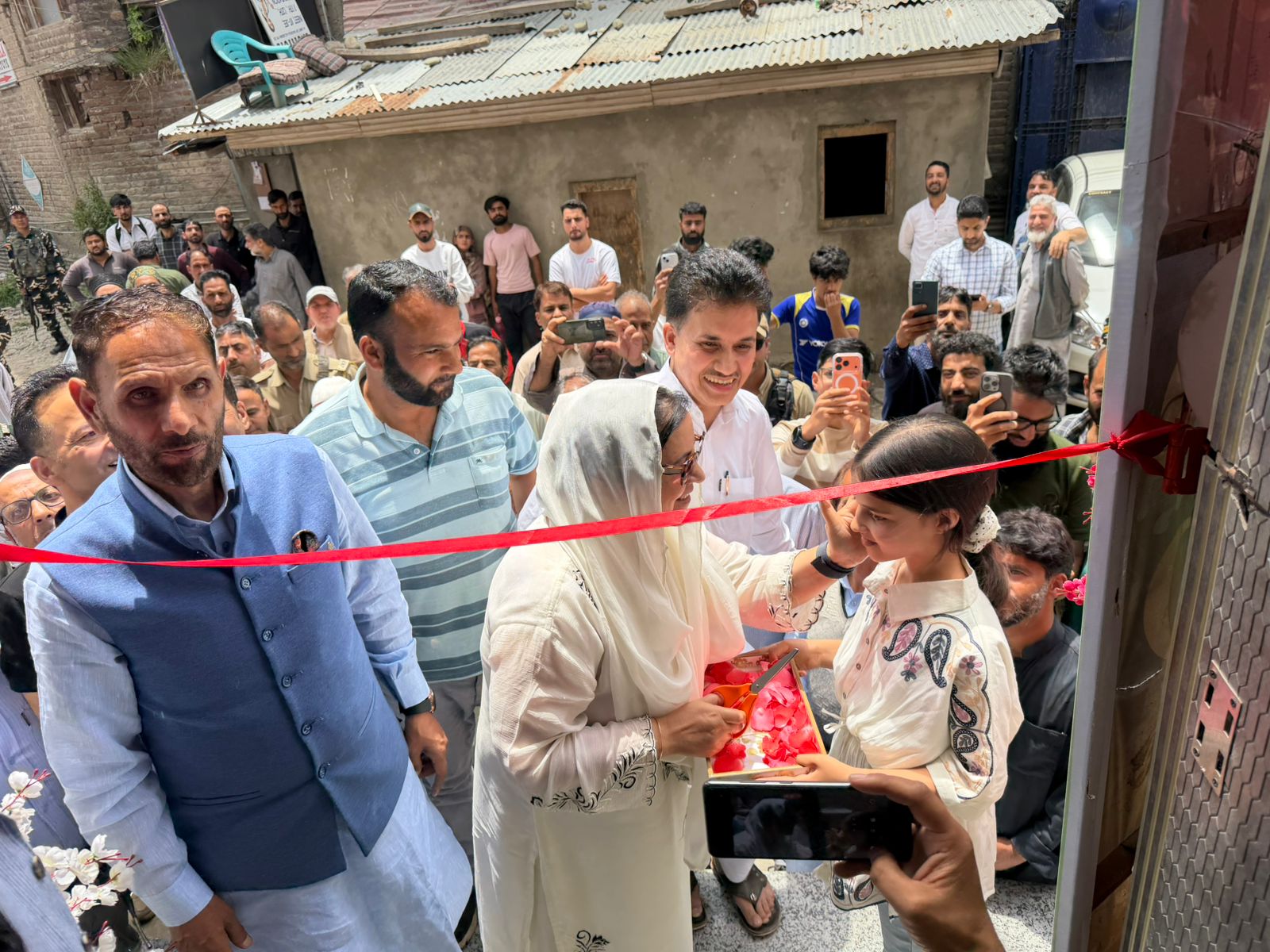Cabinet Minister Sakina Itoo Inaugurates Jaan Hotel, Restaurant & Marriage Hall at New Qazibagh Anantnag