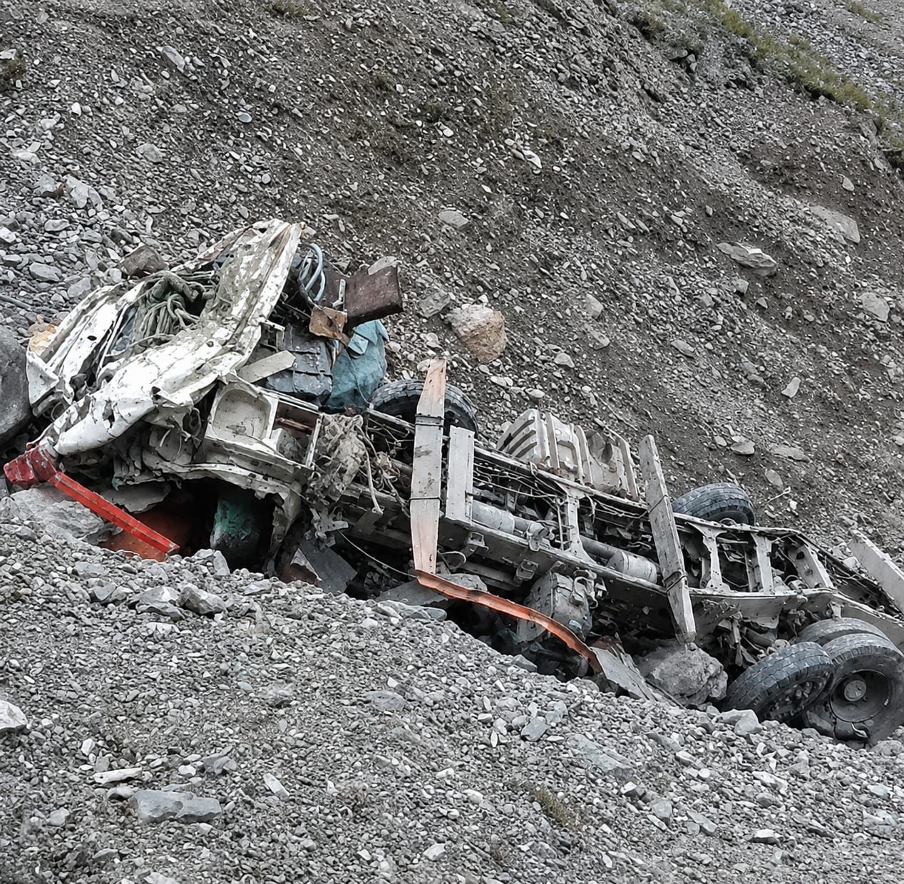 Trailer Vehicle Falls Into Deep Gorge Near Zojila, Driver and Conductor Safe