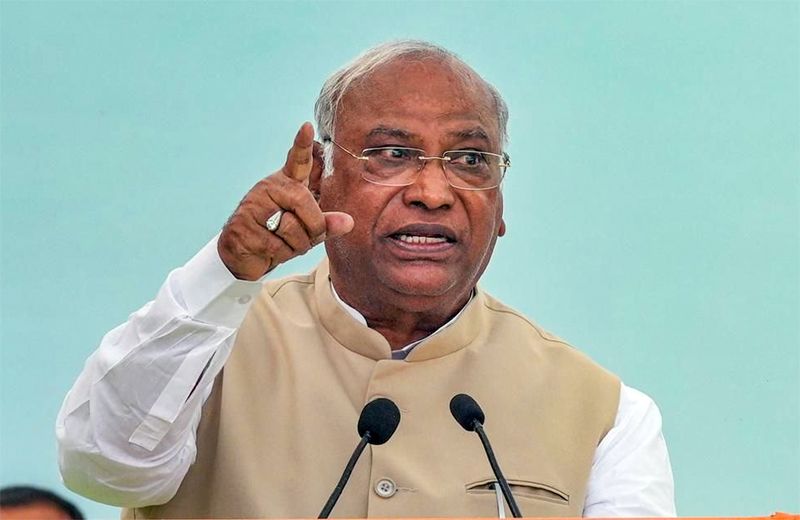 Independent Journalism Punished, Compliance Rewarded: Kharge Attacks BJP-RSS On Press Freedom
