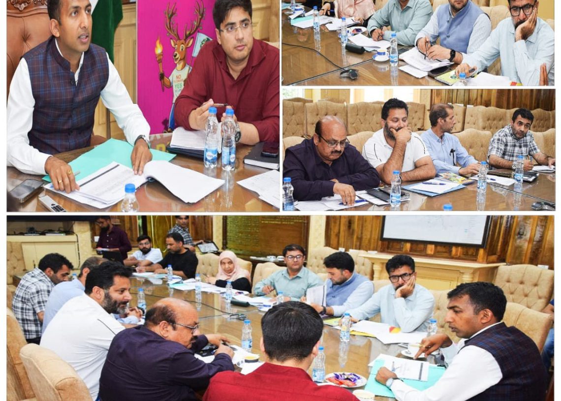 Div Com Kashmir Reviews SMRDA Projects, Calls for Timely Completion of Development Works