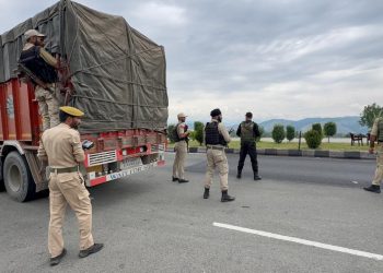 Kulgam Police Intensify Naka Checking on NHW Ahead of SANJY-2026