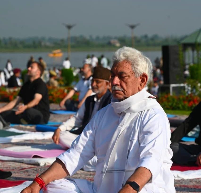 LG Manoj Sinha Joins International Day of Yoga Celebrations at Dal Lake, Says Yoga Leads Humanity Towards Healthier Future
