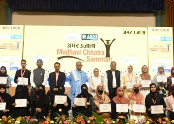 LG Calls on Students, Teachers to Embrace AI and Innovation; Lauds Amar Ujala’s Educational Initiative