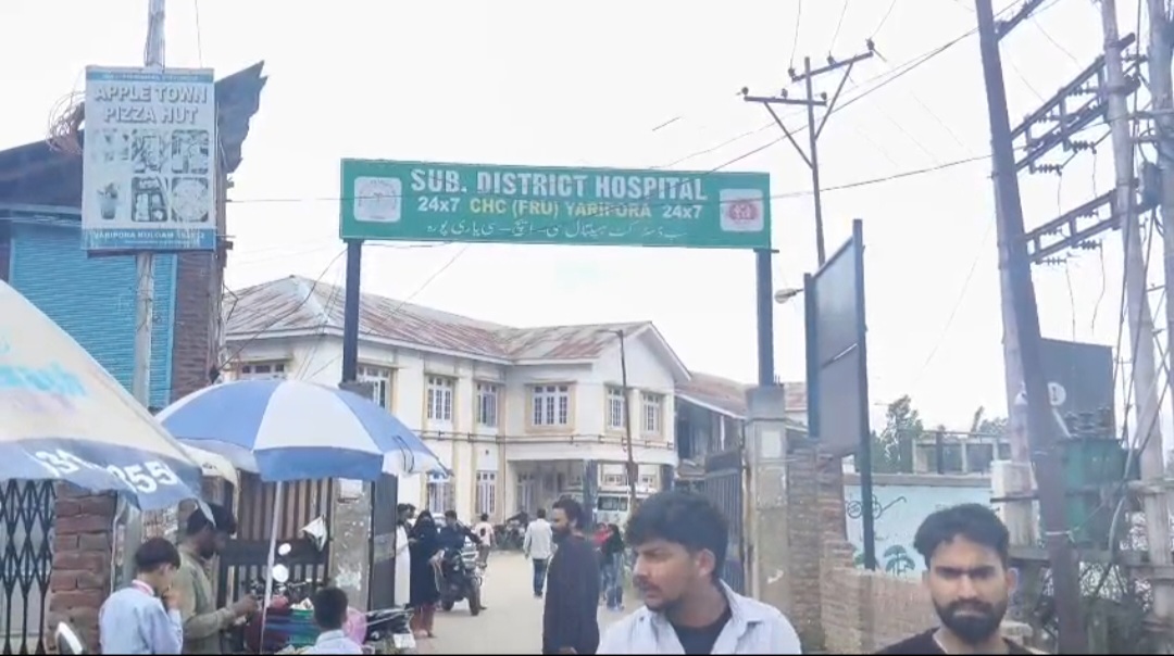 Residents Gather at SDH Yaripora, Raise Concerns Over Healthcare Facilities