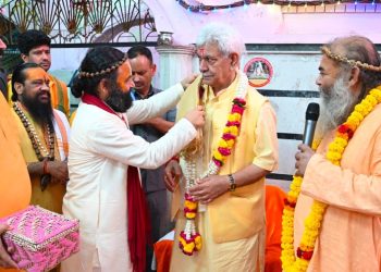 LG Manoj Sinha Offers Prayers at Historic Shri Ram Mandir in Jammu, Extends Best Wishes to Amarnath Pilgrims
