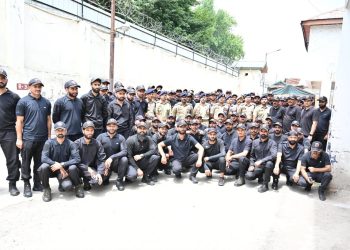 DGP Nalin Prabhat Reviews Security Preparedness During Visit to Cargo, Interacts with SOG Personnel