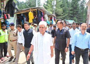 Over 3.50 Lakh Devotees Perform Amarnath Yatra Darshan in 15 Days; LG Manoj Sinha Reviews Nunwan Base Camp Arrangements, Calls for Mission-Mode Services