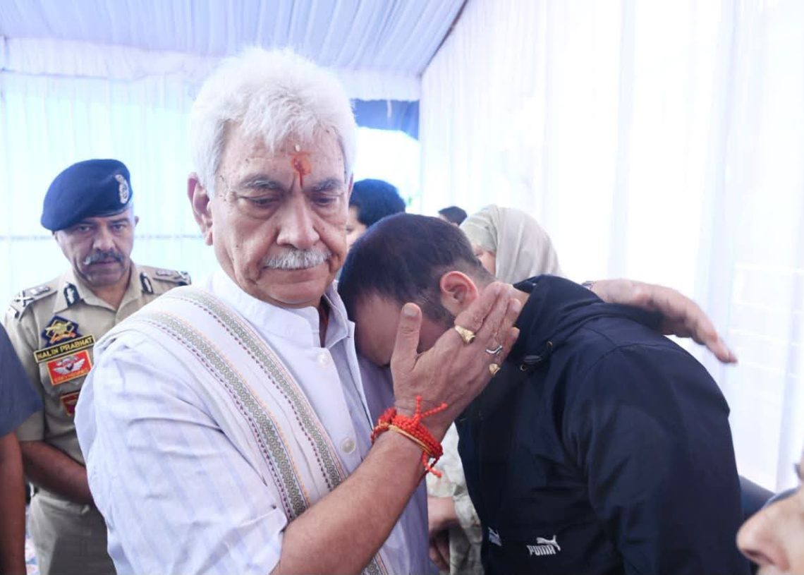 LG Manoj Sinha Visits Family of Martyred Head Constable Ashiq Hussain Qureshi in Beerwah; Pays Tribute to Supreme Sacrifice