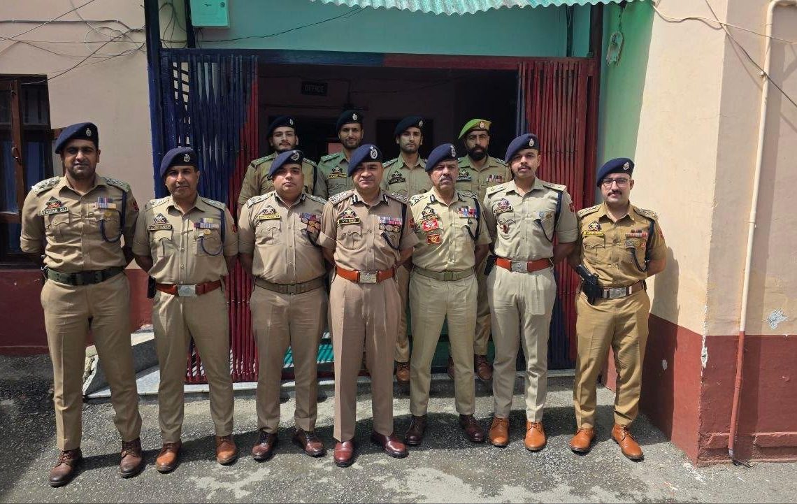 DGP Nalin Prabhat Reviews Security Operations Along Faultlines in Central Kashmir