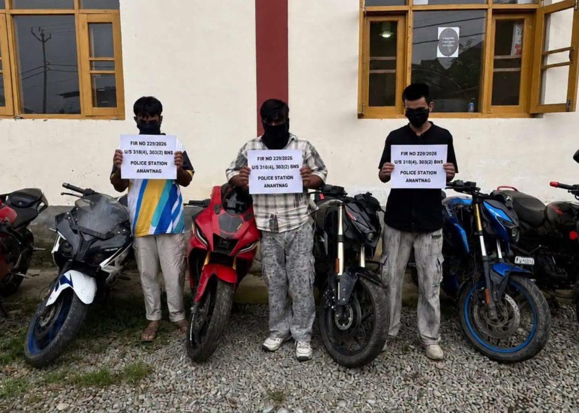 Anantnag Police Busts Organized Motorcycle Theft and Disposal Racket; Six Stolen Bikes Recovered, Mastermind Absconding