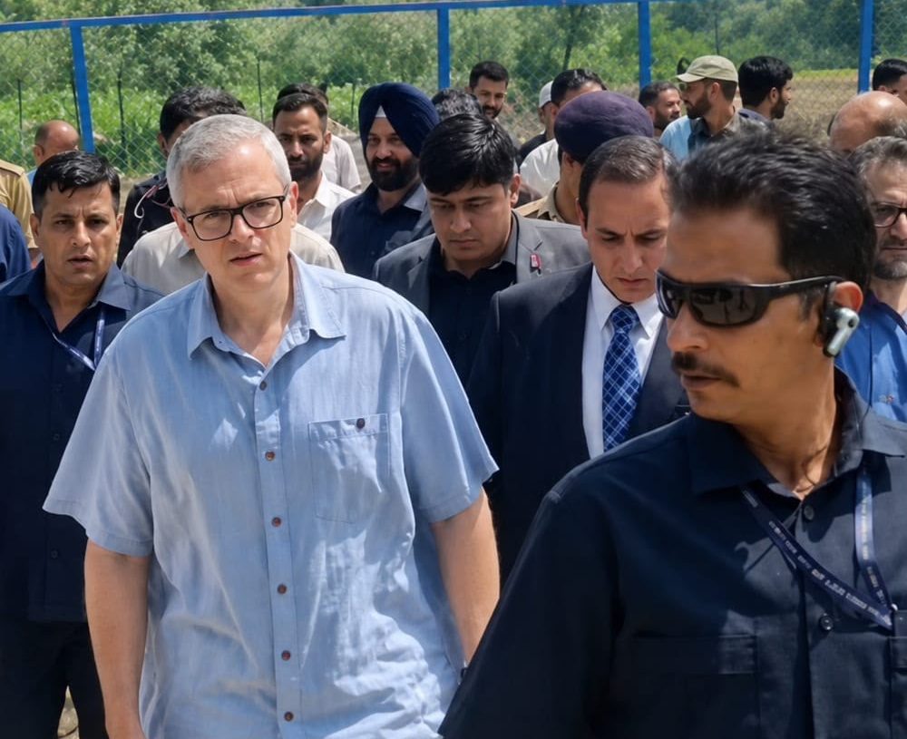 Chief Minister Omar Abdullah Reviews Development Projects in Ganderbal, Stresses Timely Completion of Ongoing Works