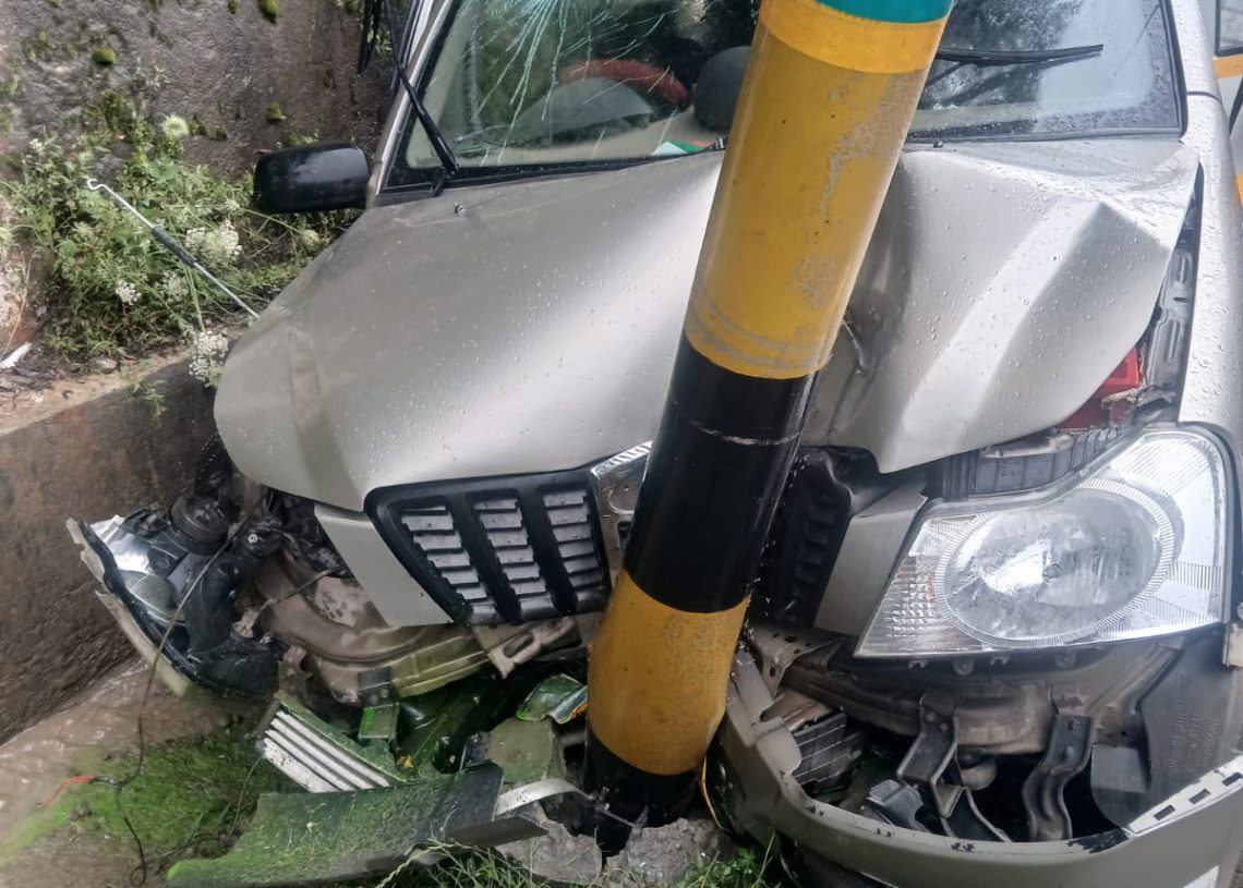 Three Injured in Road Accident Near Hayan Bridge in Ganderbal; Police Launch Investigation