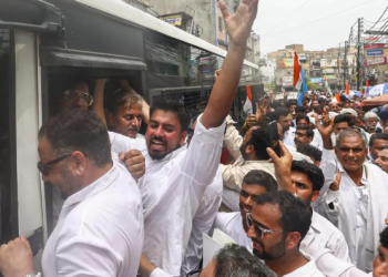 NC holds protest demonstrations in New Delhi, districts headquarters across J&K