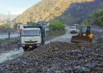 Traffic Halted on Jammu-Srinagar NH-44 Due to Heavy Rain, Mudslides