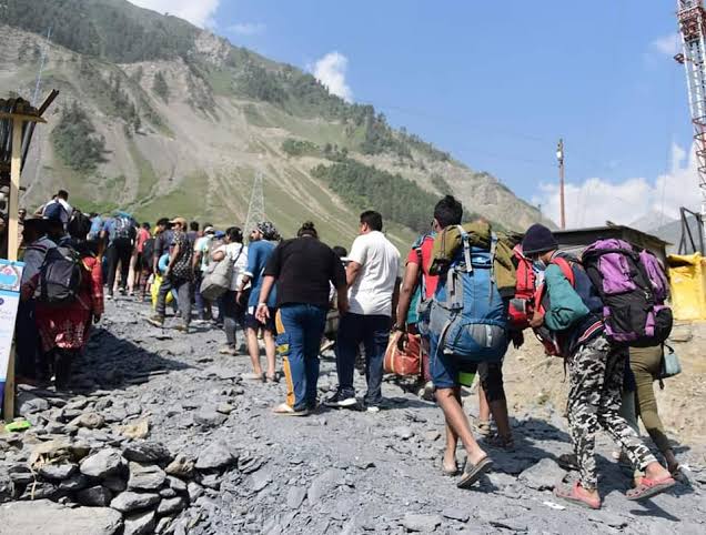 Amarnath Yatra Resumes After Six-Day Weather Suspension; Over 6,200 Pilgrims Leave Jammu for Baltal Under Tight Security