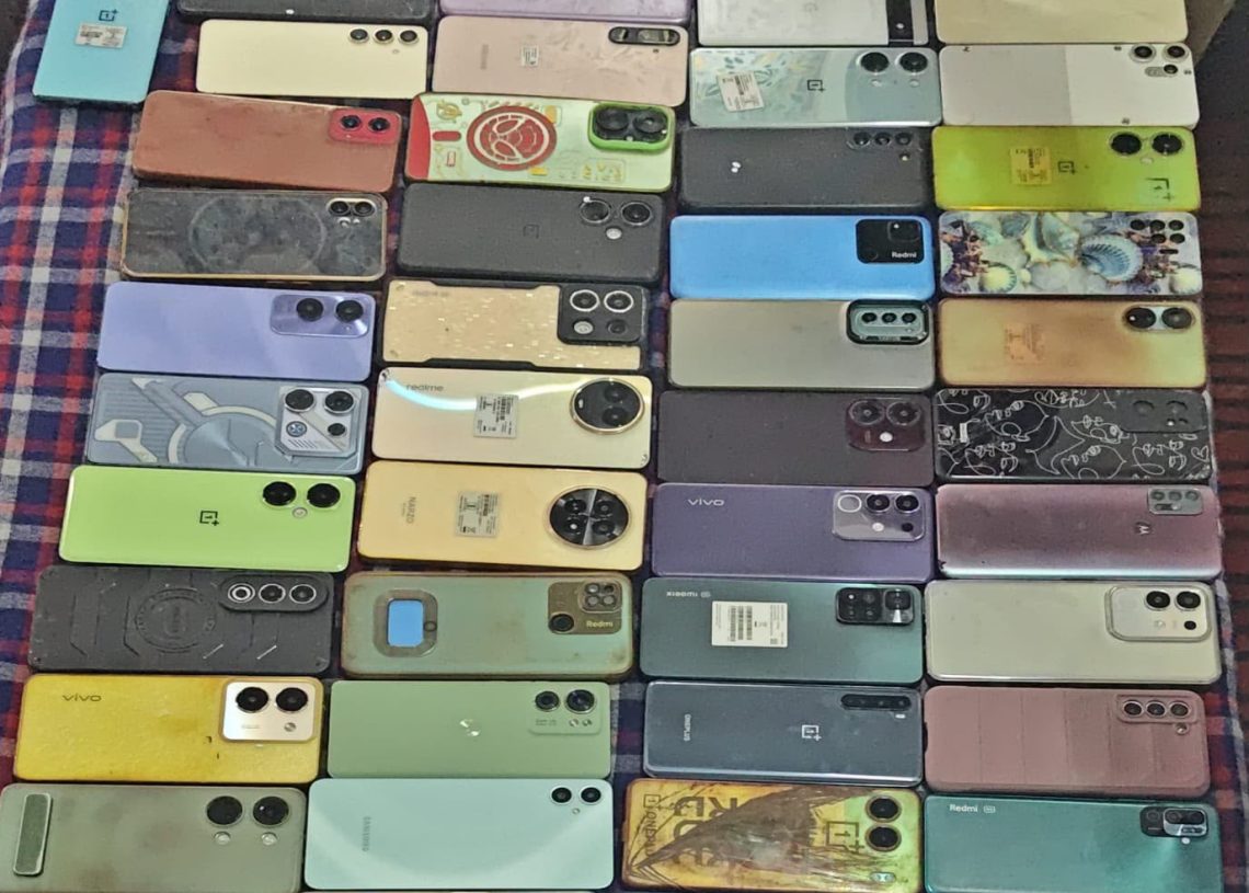 Railway Police Mazhama Bust Stolen Mobile Phone Racket, Recover 59 Smartphones; Two Arrested
