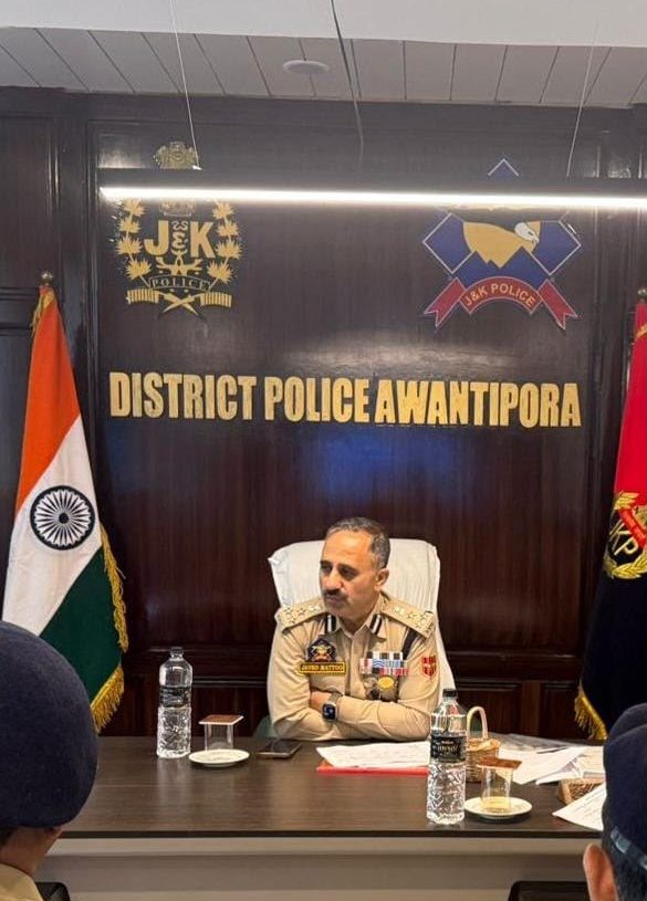 DIG SKR Reviews Security, Law & Order Situation in Awantipora; Calls for Heightened Vigilance, Strong Coordination