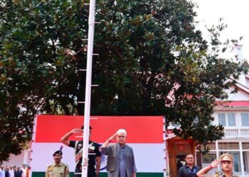 LG Manoj Sinha Hoists National Flag at Lok Bhavan on 80th Independence Day