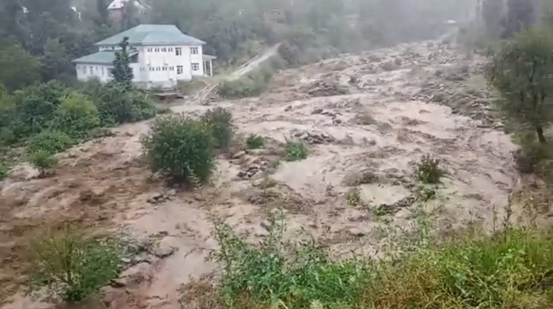 Cloudburst Reported in Kulgam’s D.K. Marg; Water Levels Rise Sharply in Namlan Nallah, Authorities on Alert